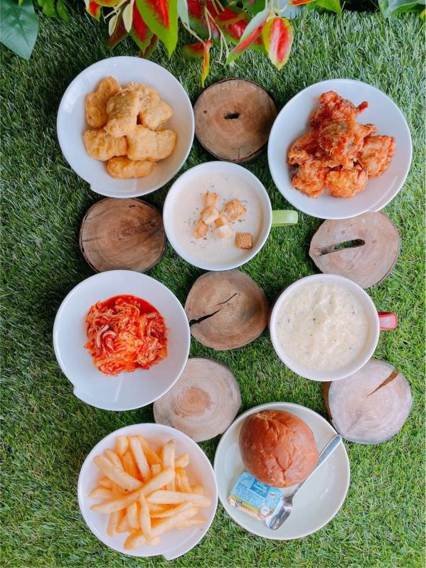 森林小徑健行店享受美食